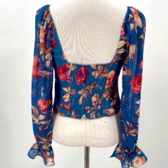 Urban Outfitters Size Small Blue Floral Cropped Top Blouse V-Neck Womens Viscose - Picture 2 of 9
